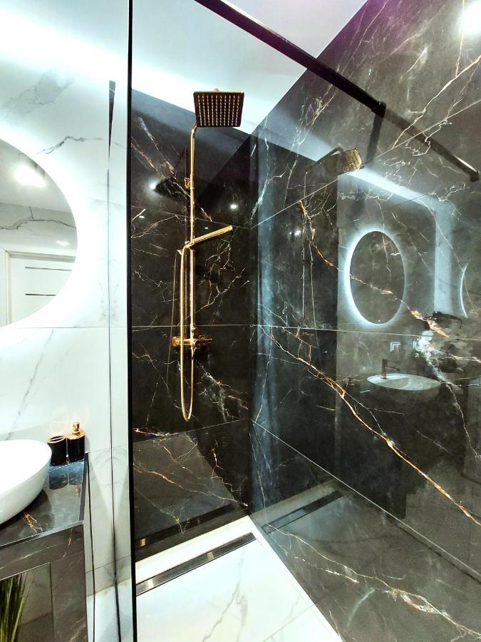 Apartment Mit Blick Auf Den Park - Apartament Mariw Matejki 17 Z Widokiem Na Park 슈비노우이스쳬 외부 사진